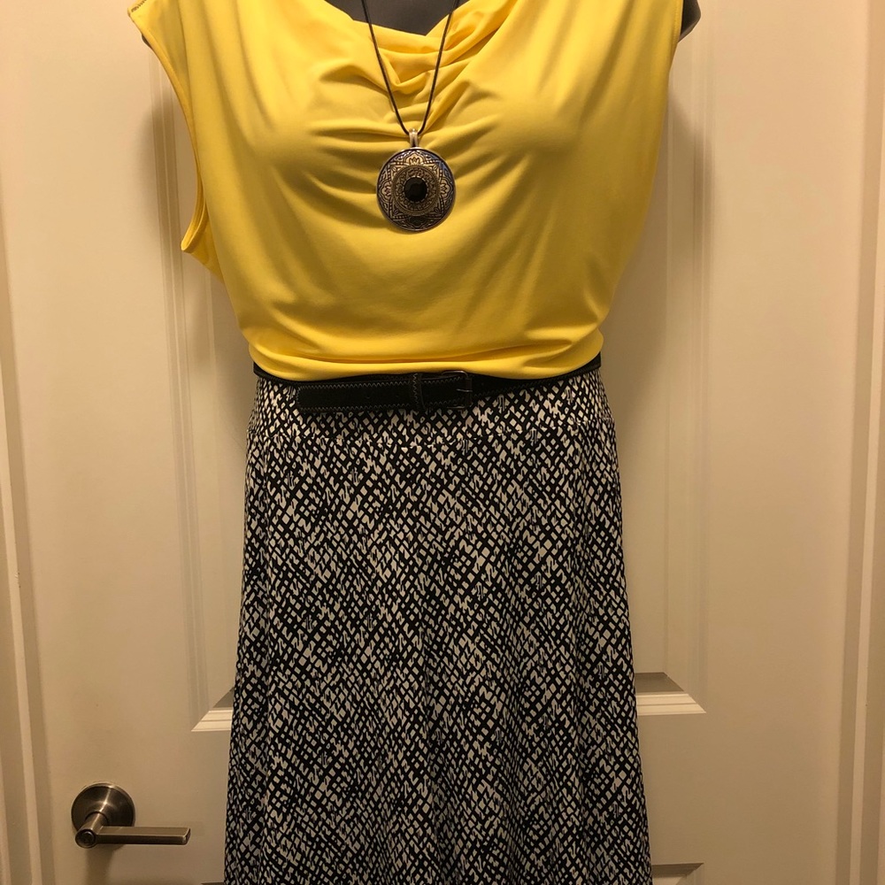 Cute Flare Black & White Geometric Skirt by Avenue - Picture 2 of 3